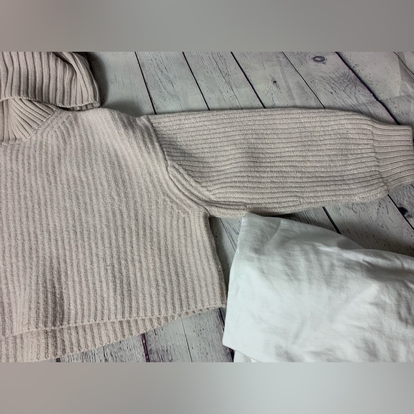 Babaton Wool Turtle Neck Cropped Sweater - Picture 3 of 4